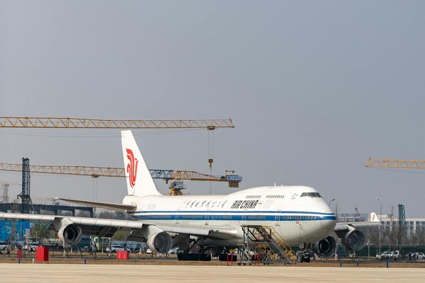 Quelles sont les meilleures pratiques pour camper en bord de rivière avec des rapides?